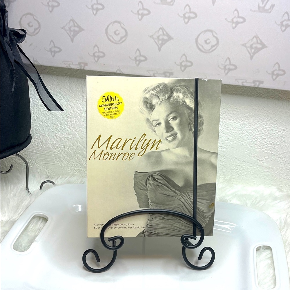 Marilyn Monroe Book & DVD Set